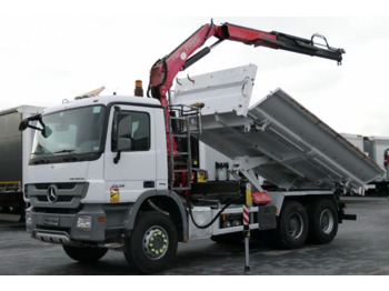 Camion forestier Mercedes-Benz MB Arocs avec grue de chargement et