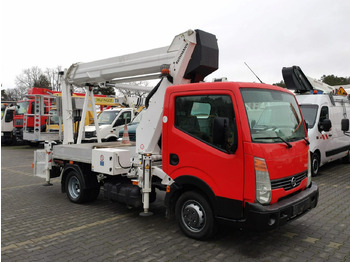 Camion avec nacelle NISSAN