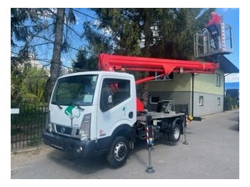 Camion avec nacelle NISSAN