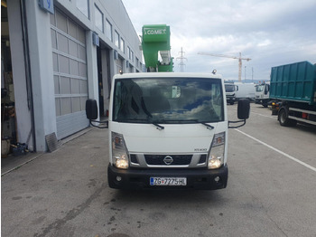 Camion avec nacelle NISSAN