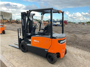 Chariot élévateur électrique Doosan B30X-7 PLUS: photos 2