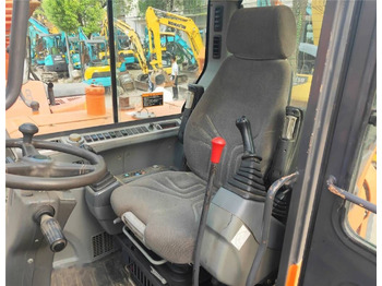 Pelle sur pneus DOOSAN DX60W