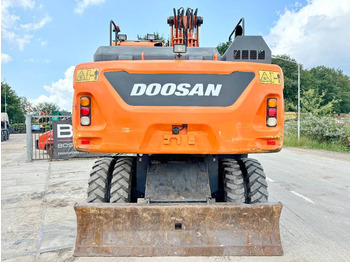 Pelle sur pneus Doosan DX190W-5 - German Machine / Triple Boom: photos 4