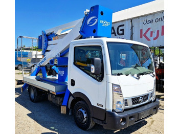 Camion avec nacelle NISSAN