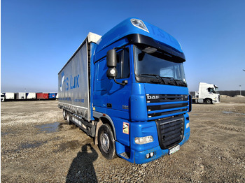 Camion à rideaux coulissants DAF XF 105