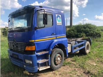 Tracteur routier Mercedes-Benz Atego: photos 3