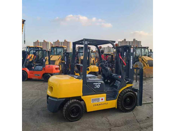 Chariot élévateur diesel Used Komatsu FD30 Forklift with  Good Condition and High Performance for sale in shanghai yard: photos 3