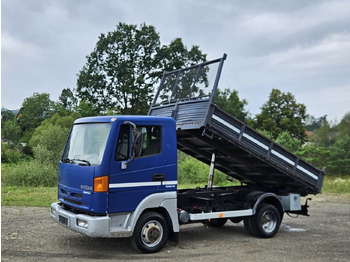 Camion benne NISSAN