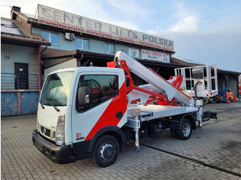 Camion avec nacelle NISSAN