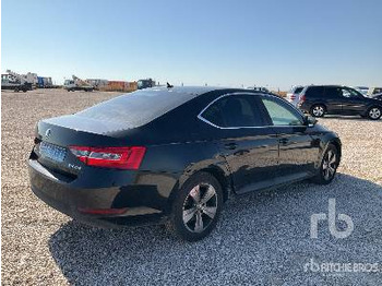 Voiture SKODA SUPERB 2.0D: photos 3