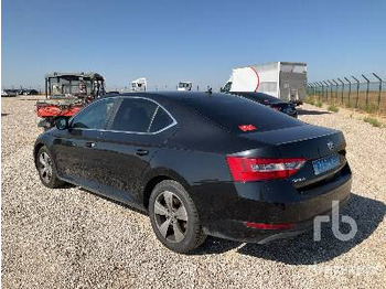 Voiture SKODA SUPERB 2.0D: photos 2