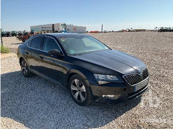 Voiture SKODA SUPERB 2.0D: photos 4