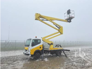 Camion avec nacelle RENAULT Maxity