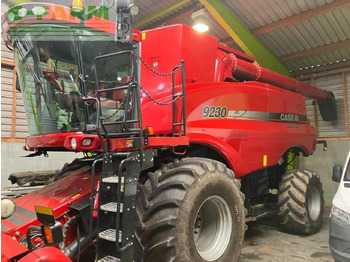 Moissonneuse-batteuse CASE IH Axial-Flow 9230