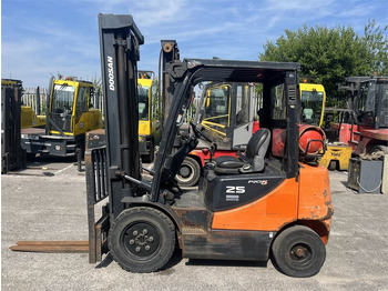 Chariot élévateur à gaz DOOSAN