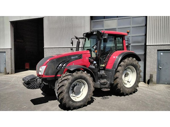 Tracteur agricole VALTRA T153