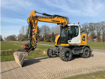 Pelle sur pneus LIEBHERR A 914