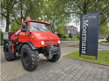 Camion grue UNIMOG