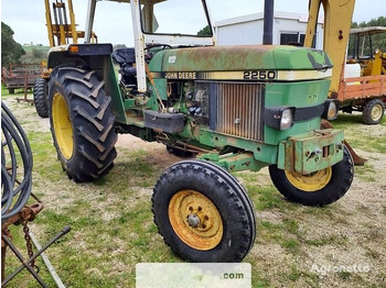 Tracteur agricole JOHN DEERE 2250