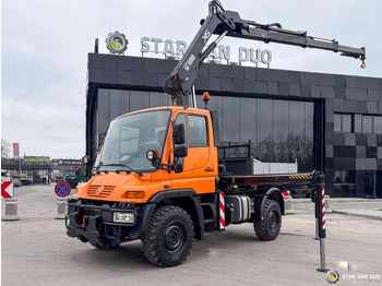 Camion grue UNIMOG U300