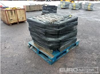 Matériel de chantier Pallet of Rubber Bases to suit Heras Fencing: photos 1