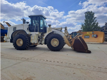 Chargeuse sur pneus CATERPILLAR 966M