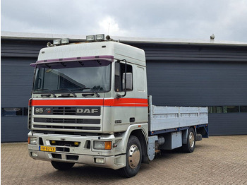 Camion fourgon DAF 95