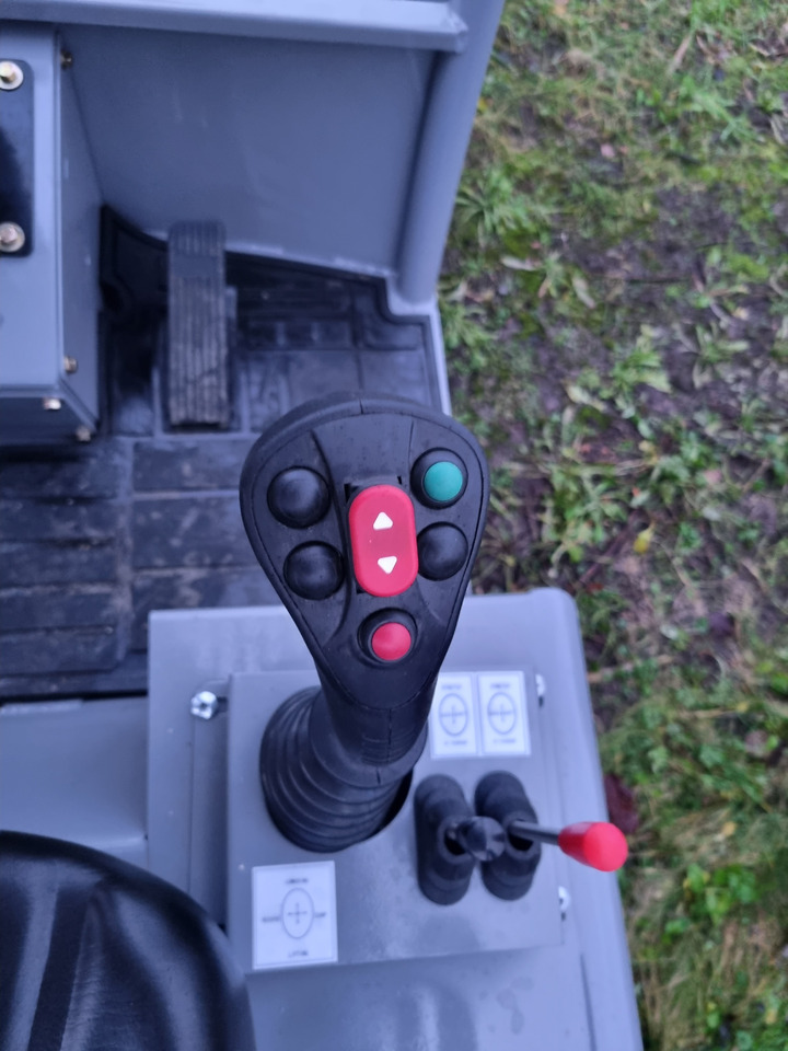 Chargeuse sur pneus WCM L2110e E-Power: photos 8