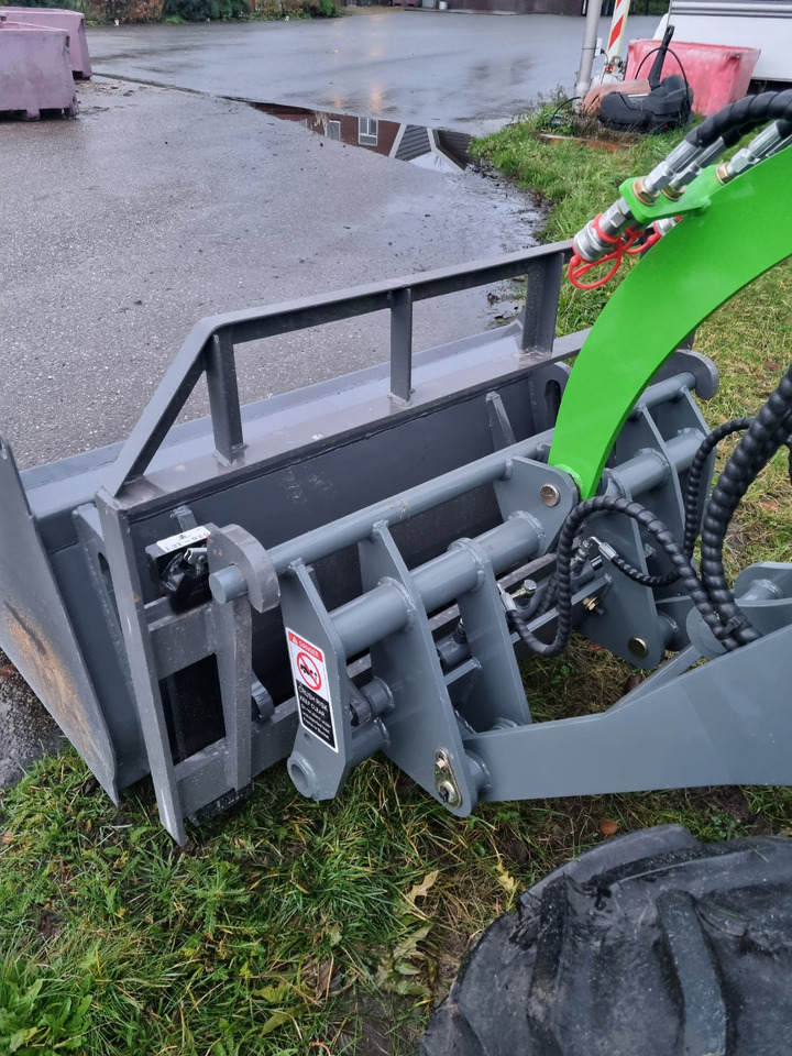 Chargeuse sur pneus WCM L2110e E-Power: photos 16