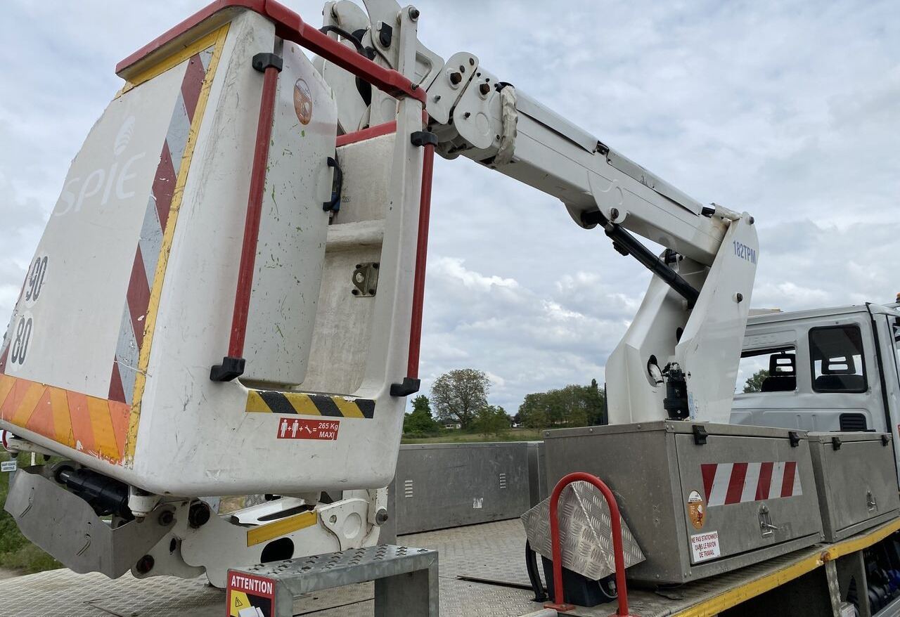 Camion avec nacelle IVECO EUROCARGO 150/280: photos 15