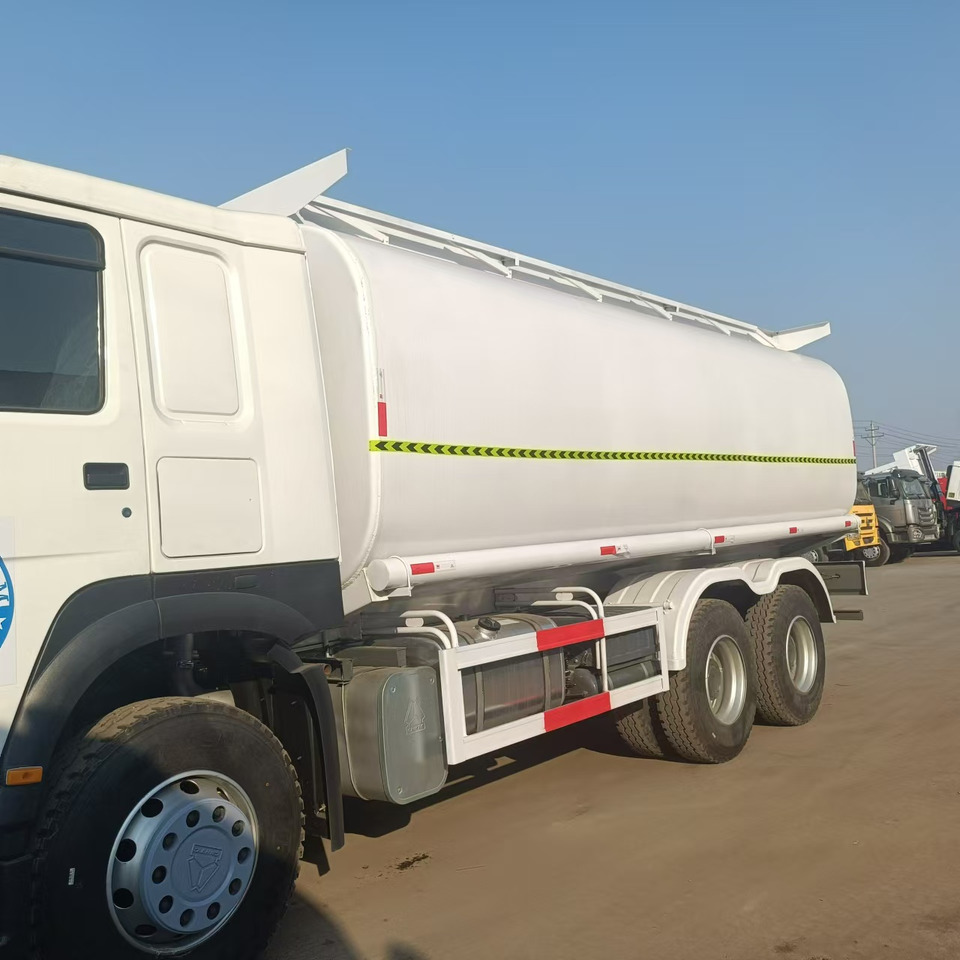 Camion citerne Sinotruk HOWO 371 Tank truck: photos 7