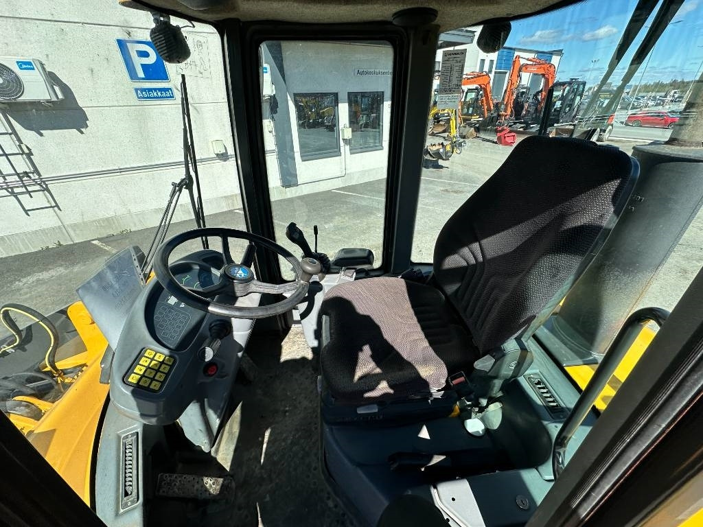 Chargeuse sur pneus Volvo L 30 B: photos 18