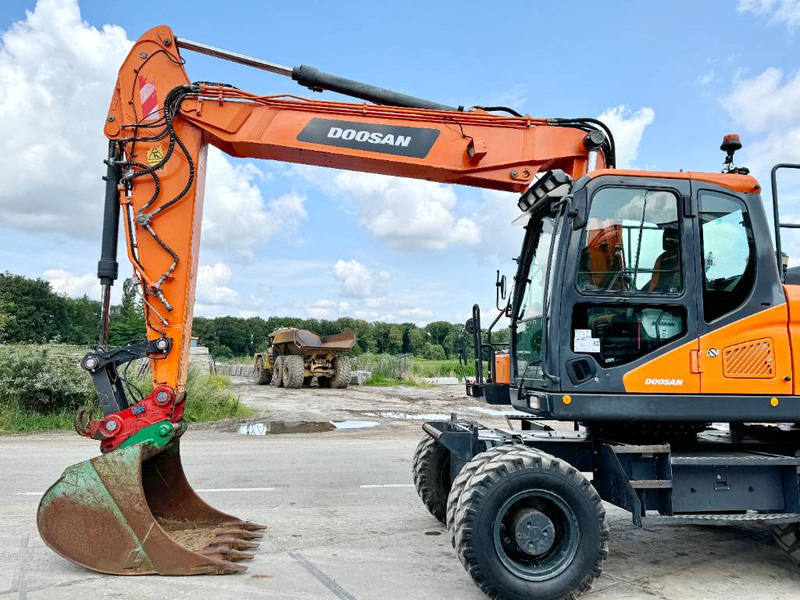 Pelle sur pneus Doosan DX190W-5 - German Machine / Triple Boom: photos 9