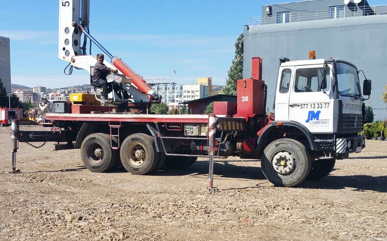 Camion avec nacelle Renault Midlum 250: photos 1