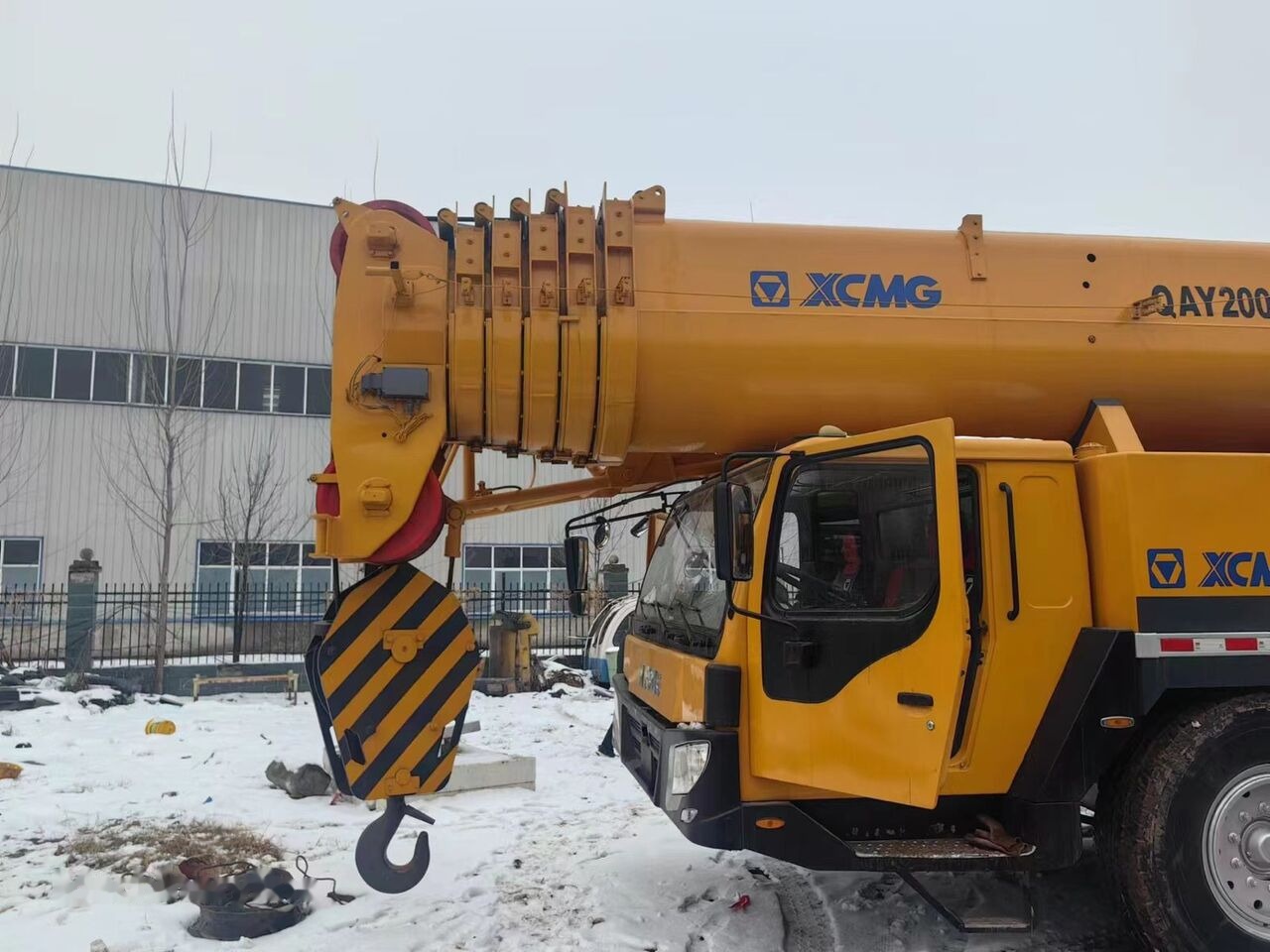 Grue mobile XCMG QAY200 truck crane 25 50 70 80 100 200 mobile crane for sale: photos 6