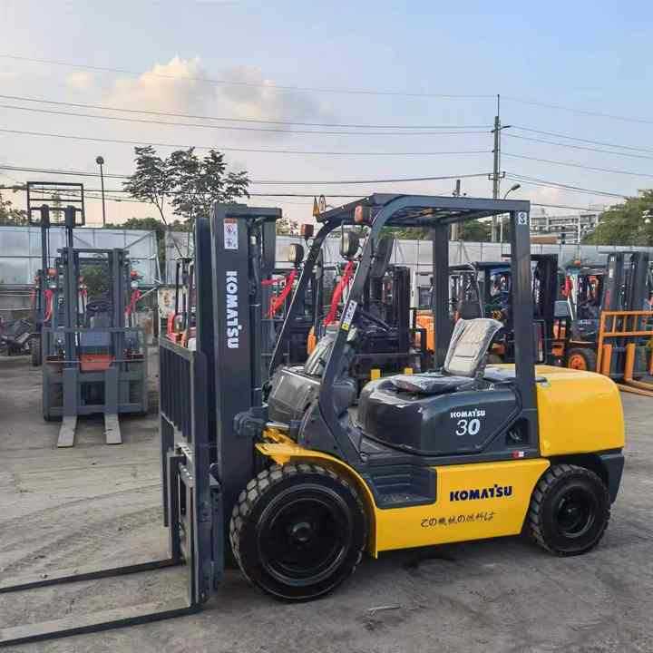 Chariot élévateur diesel Used Komatsu FD30 Forklift with  Good Condition and High Performance for sale in shanghai yard: photos 6