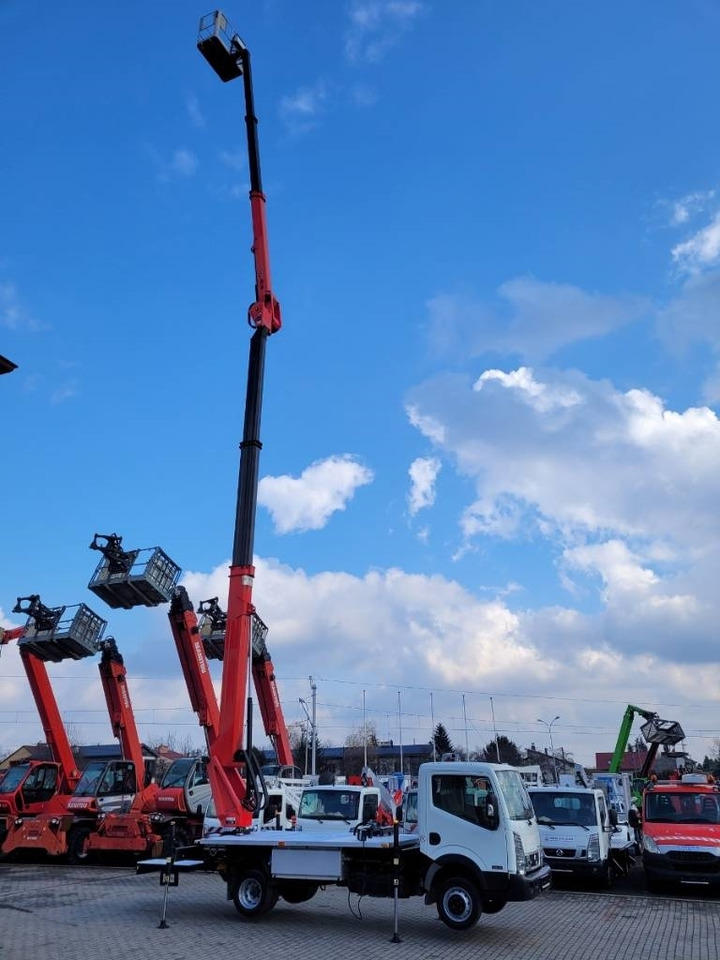 Camion avec nacelle VERSALIFT VTX240 - 24m Nissan NT400 - bucket truck boom lift: photos 16