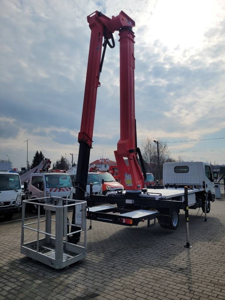 Camion avec nacelle VERSALIFT VTX240 - 24m Nissan NT400 - bucket truck boom lift: photos 10