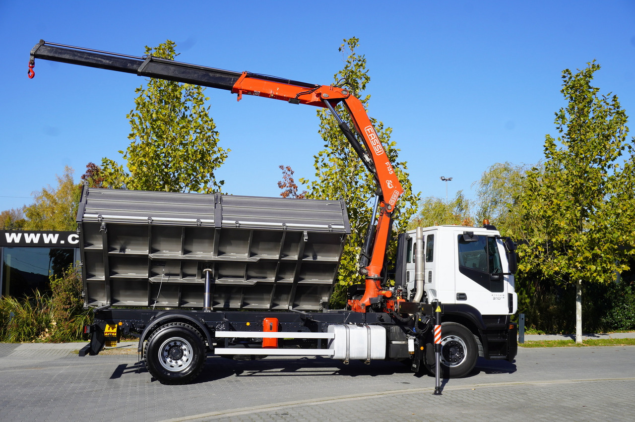 Camion grue IVECO Stralis 310 E6 / NEW 3-sided tipper / Fassi F135 crane with remote control: photos 9