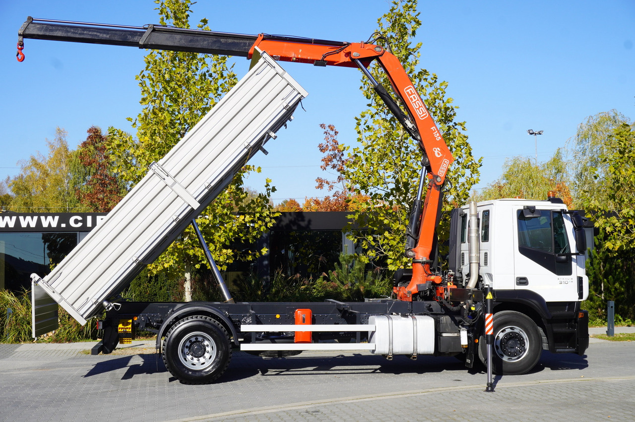 Camion grue IVECO Stralis 310 E6 / NEW 3-sided tipper / Fassi F135 crane with remote control: photos 12