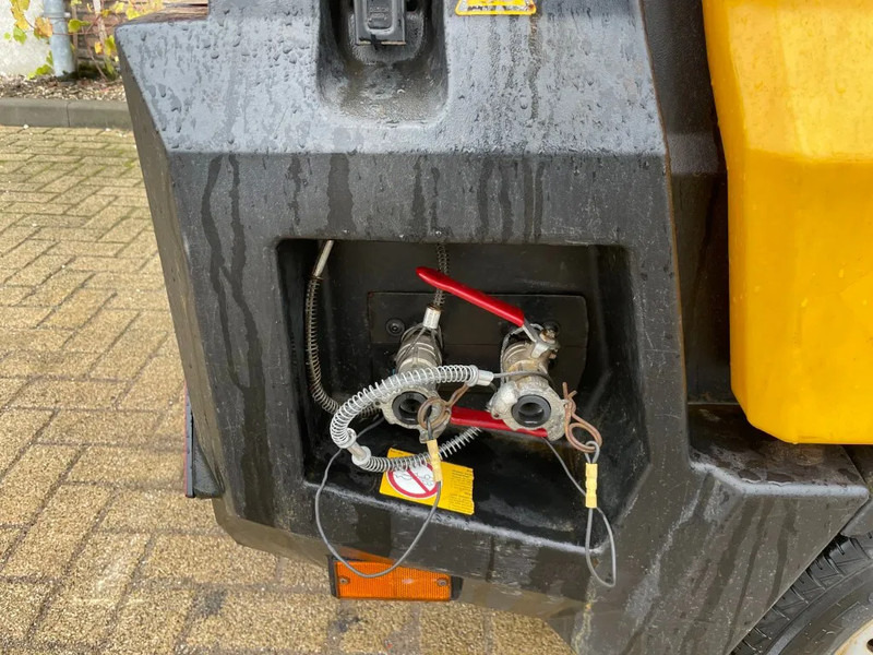 Compresseur d'air Kaeser M27 Kubota 2,7 m3 / min 7 Bar 18 kW Mobiele Silent Diesel Compressor: photos 13 Compresseur d'air Kaeser M27 Kubota 2,7 m3 / min 7 Bar 18 kW Mobiele Silent Diesel Compressor: photos 13