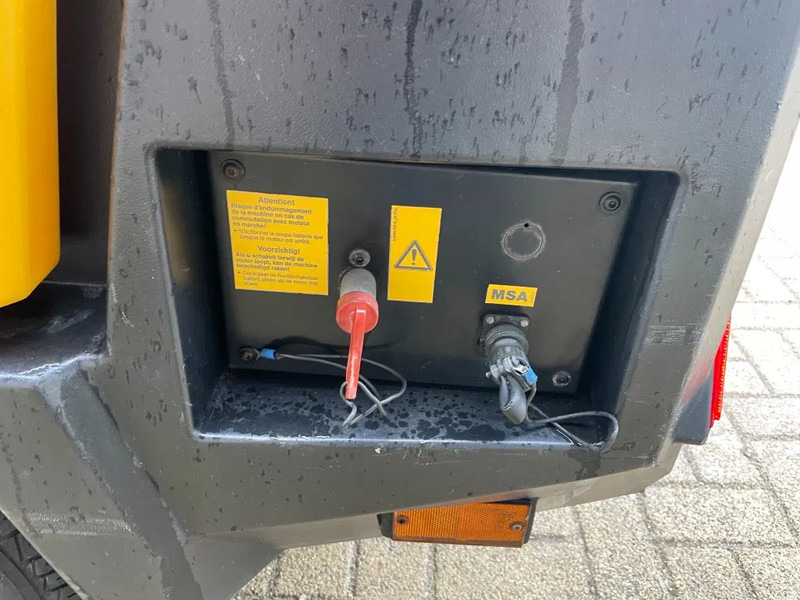 Compresseur d'air Kaeser M27 Kubota 2,7 m3 / min 7 Bar 18 kW Mobiele Silent Diesel Compressor: photos 9 Compresseur d'air Kaeser M27 Kubota 2,7 m3 / min 7 Bar 18 kW Mobiele Silent Diesel Compressor: photos 9