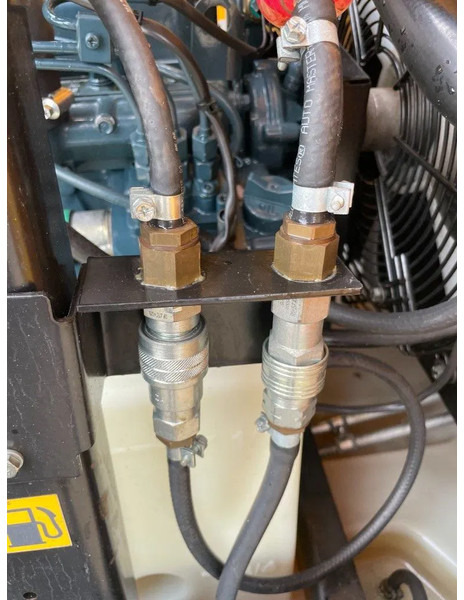 Compresseur d'air Kaeser M27 Kubota 2,7 m3 / min 7 Bar 18 kW Mobiele Silent Diesel Compressor: photos 14 Compresseur d'air Kaeser M27 Kubota 2,7 m3 / min 7 Bar 18 kW Mobiele Silent Diesel Compressor: photos 14