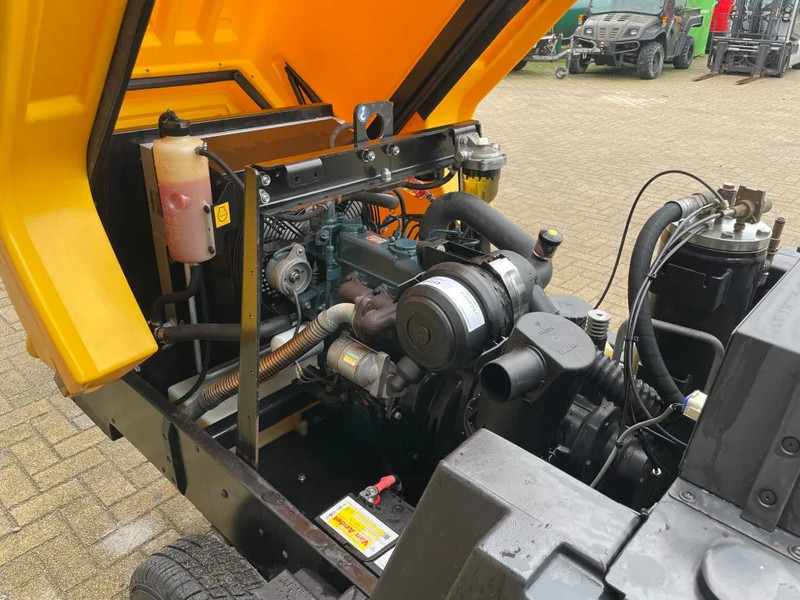 Compresseur d'air Kaeser M27 Kubota 2,7 m3 / min 7 Bar 18 kW Mobiele Silent Diesel Compressor: photos 11 Compresseur d'air Kaeser M27 Kubota 2,7 m3 / min 7 Bar 18 kW Mobiele Silent Diesel Compressor: photos 11