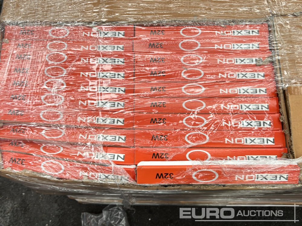 Matériel de chantier Unused Nexion Pallet of 32W Circular Fluorescent Lamps (160 of): photos 7